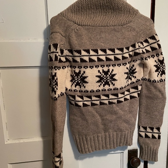 Aritzia TNA wool sweater - Picture 3 of 3
